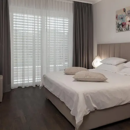 Luxury Carissa Malinska