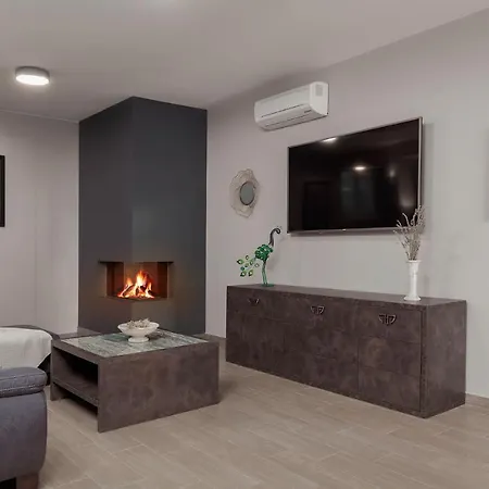 Luxury Carissa