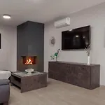 Luxury Carissa