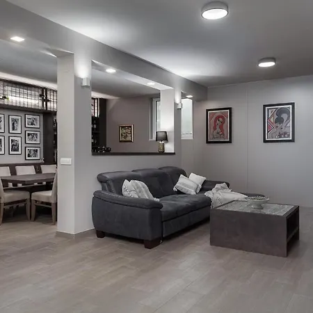 Luxury Carissa Malinska